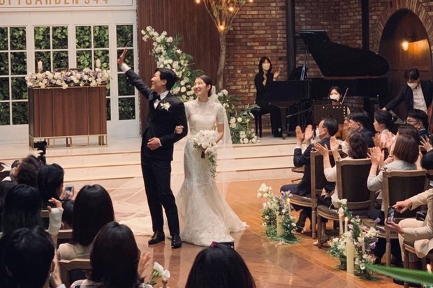 Potret pernikahan Yoo Jung Ho dan Cha Hee