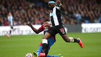 Marc Guehi, bek tengah Crystal Palace catatkan 85,4 persen sukses tekel di Liga Inggris. Guehi merupakan pemain jebolan akademi Chelsea yang baru berusia 21 tahun dan dibeli Palace pada musim panas 2021 (Getty Images)