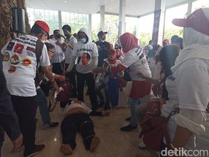 Relawan Tim 7 Pingsan Saat Ingin Bersalaman dengan Jokowi di Ancol