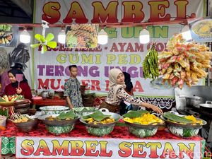 Huaah! Keringat Bercucuran Disengat Pedasnya Sambel Setan Bang Udin Huaah! Keringat Bercucuran Disengat Pedasnya Sambel Setan Bang Udin