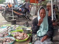 Kejar Umur, Pedagang Ikan Lesehan di Brebes Pilih Haji Plus