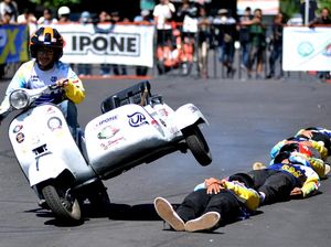 Aksi Freestyle Vespa Pukau Penonton di VWD 2022