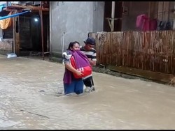Banjir Rendam Permukiman di Mamuju, Trans Sulawesi Ikut Tergenang