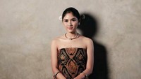 Beda Batik Yogyakarta dan Solo untuk Pernikahan Seperti Kaesang dan Erina