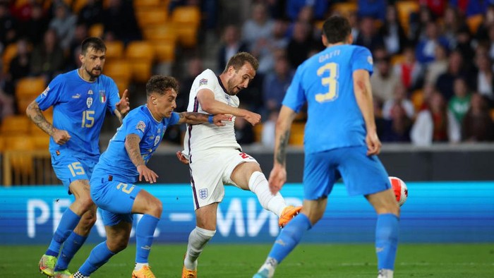 WOLVERHAMPTON, ENGLAND - JUNE 11: Harry Kane of England shoots during the UEFA Nations League - League A Group 3 match between England and Italy at Molineux on June 11, 2022 in Wolverhampton, England. (Photo by Eddie Keogh - The FA/The FA via Getty Images)