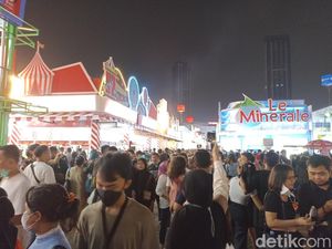 Minggu Malam, Pengunjung Padati Jakarta Fair 2022