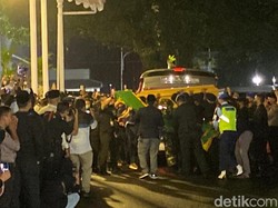 Jenazah Eril Tiba di Gedung Pakuan Bandung, Disambut Lantunan Selawat