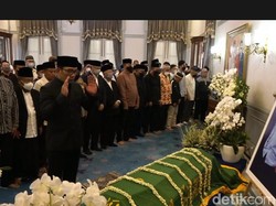 Ridwan Kamil Jadi Imam Salat Jenazah Eril