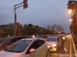 Ada Jakarta Fair, Jalan HBR Motik-Benyamin Sueb Macet
