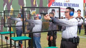 Keseruan Lomba Menembak Sambut Hari Bhayangkara di Polda Riau