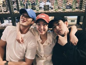 Kim Go Eun Akrab Bareng Mantan dan Pacar Baru di Yumis Cells 2 Kim Go Eun Akrab Bareng Mantan dan Pacar Baru di Yumis Cells 2