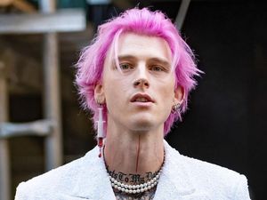 Machine Gun Kelly Dikecam Pakai Anting Jarum Suntik, Dianggap Promosi Narkoba