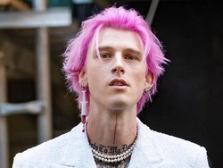 Machine Gun Kelly Dikecam Pakai Anting Jarum Suntik, Dianggap Promosi Narkoba