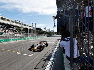 F1 GP Azerbaijan: Verstappen Juara, Ferrari Gagal Finis F1 GP Azerbaijan: Verstappen Juara, Ferrari Gagal Finis