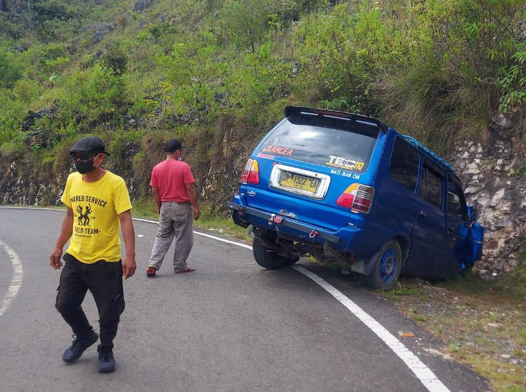 Mobil Tabrak Tebing di Toraja, 8 Penumpang Luka-Patah Tulang