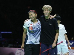 Laga Pebulutangkis Dunia dalam Acara Pamitan Greysia Polii