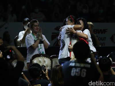 Momen Haru Perpisahan Greysia Polii di Istora Senayan