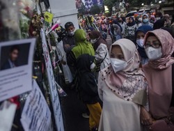 Sambutan Hangat untuk Eril di Negeri yang Menguntai Jutaan Doa