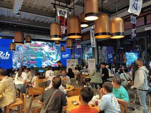 Dari Senopati, Ramai-ramai Dukung Sean Gelael di Le Mans