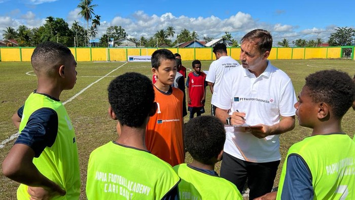 Papua Football Academy di Timika, Papua, resmi dibuka dan dipimpin Direktur Wolfgang Pikal.