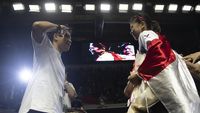 Peluk dan Air Mata Apriyani untuk Greysia Polii