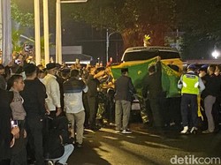 Detik-detik Jenazah Eril Ditandu Masuk ke Gedung Pakuan