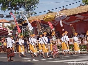Potret Ribuan Seniman Meriahkan Pawai Pesta Kesenian Bali