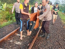 Konyol! Pria Sukabumi Terserempet Kereta gegara Ketiduran di Perlintasan