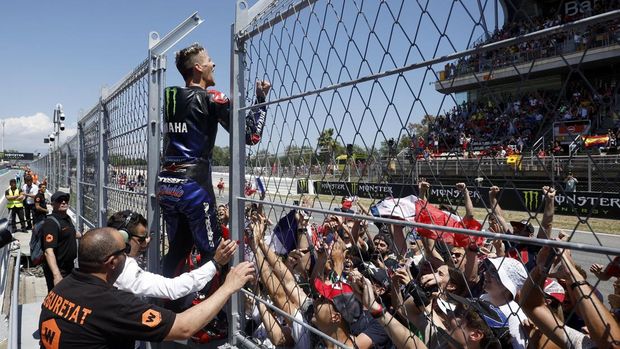 MotoGP - Catalunya Grand Prix - Circuit de Barcelona-Catalunya,  Barcelona, Spain - June 5, 2022Monster Energy Yamaha MotoGP's Fabio Quartararo celebrates after winning the race REUTERS/Albert Gea