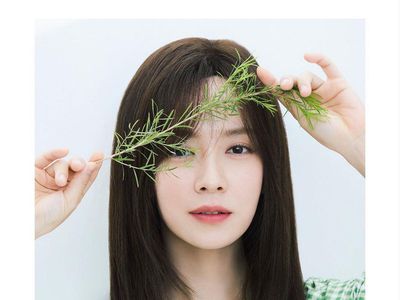 Potret Song Ji Hyo Tetap Awet Muda di Usia 40 Tahun