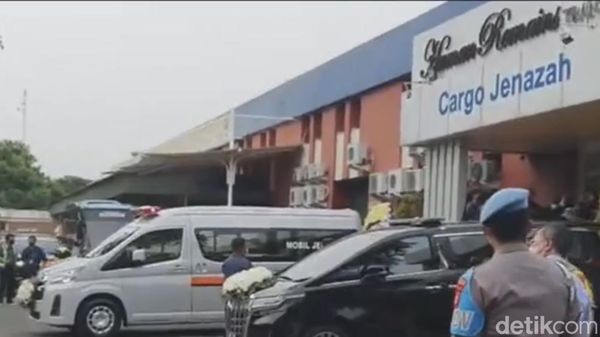 Suasana Kedatangan Jenazah Eril di Tanah Air