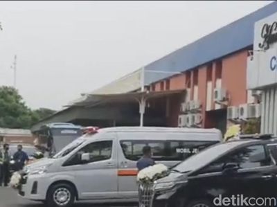 Suasana Kedatangan Jenazah Eril di Tanah Air