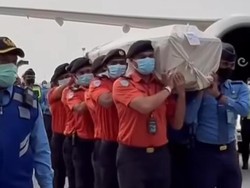 Atalia Saksikan Momen Jenazah Eril Tiba di Soetta: Alhamdulillah Ya Allah