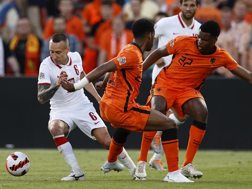 Depay Gagal Eksekusi Penalti, Belanda Vs Polandia Tuntas 2-2