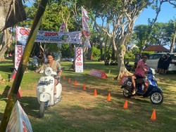 Unik, Balapan tapi Adu Lambat di Vespa World Days Bali