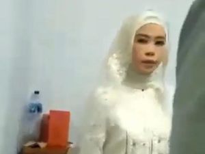 Viral Istri Labrak Suami yang Nikah Lagi-Bikin Geleng-geleng Kepala Viral Istri Labrak Suami yang Nikah Lagi-Bikin Geleng-geleng Kepala