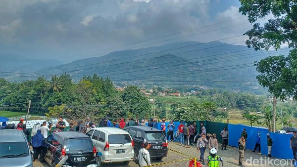 Warga Berdatangan Lihat Persiapan Jelang Pemakaman Eril di Cimaung