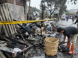 Diduga Akibat Korsleting, 15 Kios di Pasar Jambu Dua Bogor Terbakar