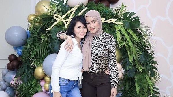10 Foto Artis Bareng Istri Baru Mantan Suami, Akrab Bak Kakak Adik