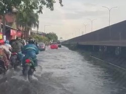 Banjir Masuk ke Sebagian Rumah Warga di Perum Pondok Candra Indah