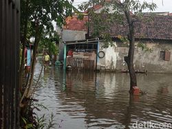 Kawasan Rungkut Sempat Terendam Banjir Hingga Selutut Orang Dewasa