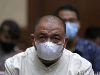 Bupati Langkat Non Aktif Jalani Sidang Dakwaan