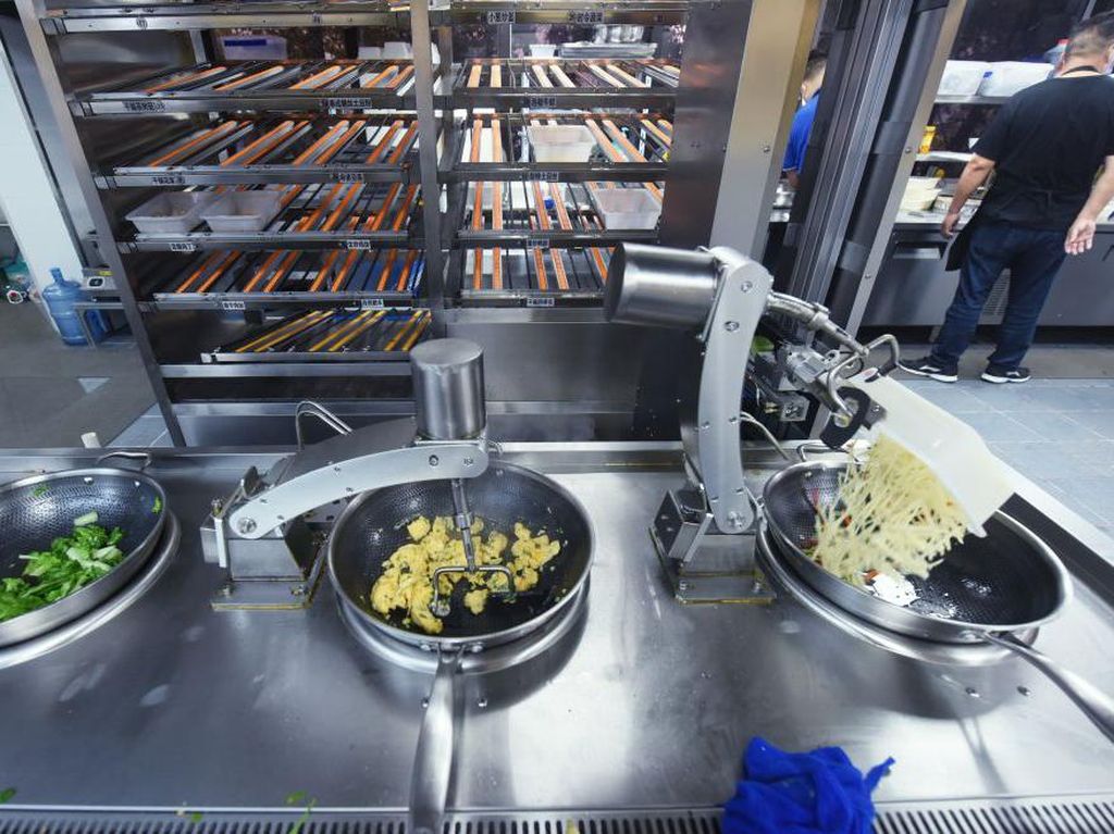 Canggih! Robot Jadi Juru Masak Restoran di China Canggih! Robot Jadi Juru Masak Restoran di China