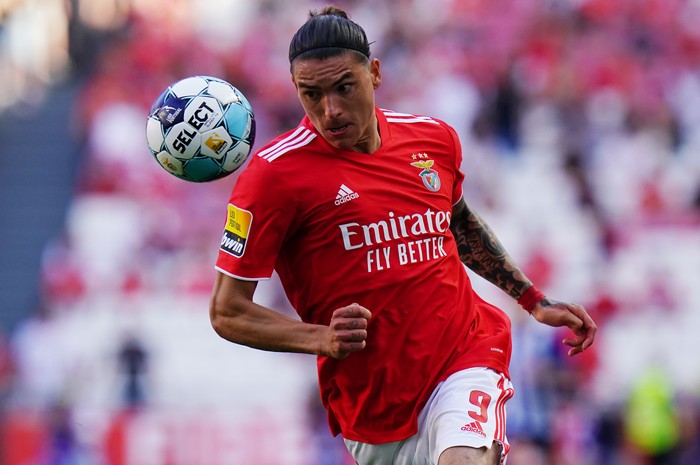 Darwin Nunez LISBON, PORTUGAL - MAY 7: Darwin Nunez of SL Benfica in action during the Liga Bwin match between SL Benfica and FC Porto at Estadio da Luz on May 7, 2022 in Lisbon, Portugal. (Photo by Gualter Fatia/Getty Images)