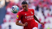 Darwin Nunez dikabarkan sudah menyetujui kepindahannya ke Liverpool dari Benfica, hanya tinggal menunggu peresmian. Striker tengah asal Uruguay itu rumornya dibanderol seharga Rp 1,5 triliun (Getty Images)