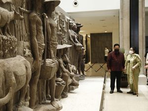 Momen Megawati-Erick Thohir Kunjungi Galeri Bung Karno di Sarinah