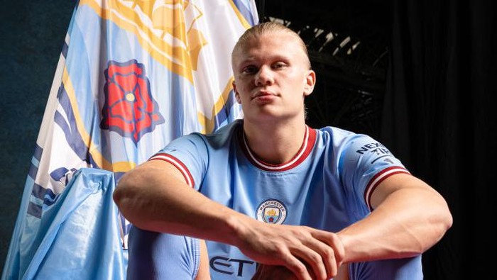 MANCHESTER, ENGLAND: In this photo released on June 13, 2022 Manchester City unveil new signing Erling Haaland at Manchester City Football Academy in Manchester, England. (Photo by Tom Flathers/Manchester City FC via Getty Images)