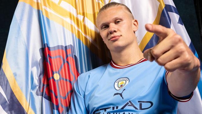 MANCHESTER, ENGLAND: In this photo released on June 13, 2022 Manchester City unveil new signing Erling Haaland at Manchester City Football Academy in Manchester, England. (Photo by Tom Flathers/Manchester City FC via Getty Images)