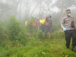 Pemburu Temukan Mayat Wanita di Lereng Gunung Sumbing Magelang Pemburu Temukan Mayat Wanita di Lereng Gunung Sumbing Magelang
