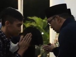 Ridwan Kamil-Atalia Sapa Warga yang Bertakziah di Pakuan
